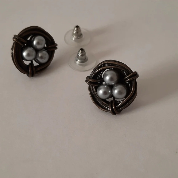 Vintage Pearl Basket Eggs Cluster Hematite Earrings Dark Bronze - Picture 7 of 7